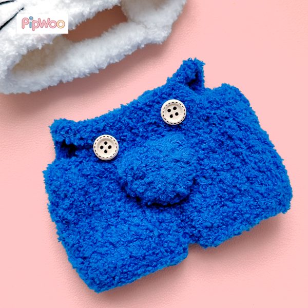 Zoomed‑in view of Crochet Labubu Clothes – Sweet Kitty focusing on the heart‑shaped pocket and tight stitch craftsmanship.