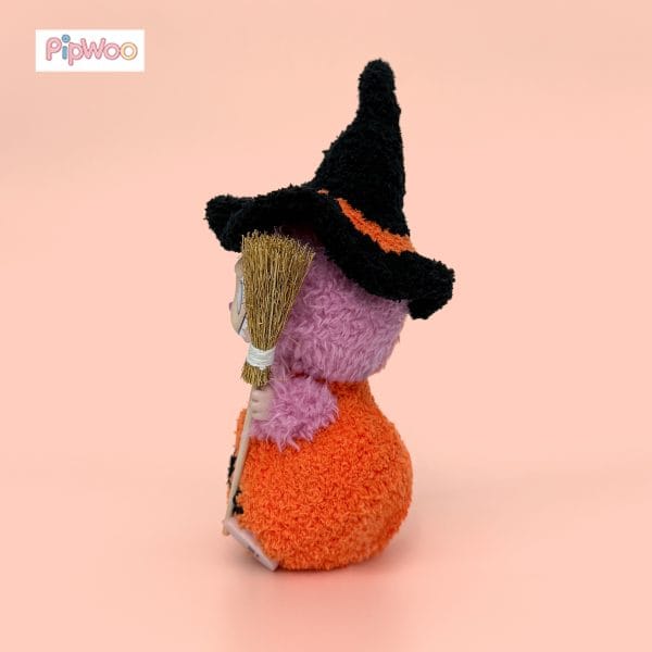 Side profile of Crochet Labubu Clothes – Jack-o’-lantern displaying the floppy witch hat brim and cozy pumpkin outfit silhouette.